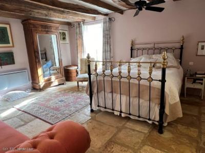 &#8364;315750 - 17th Century Unique \"relais De Poste\" Offering 4 Bedrooms And Heaps Of Character