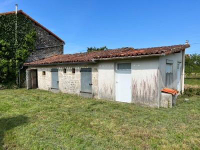 &#8364;65000 - Pretty 3 Bedroom House With Beautiful Garden - Near Nanteuil-en-vallee