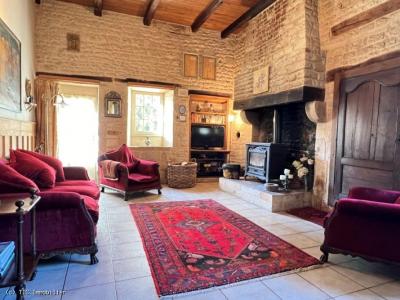 &#8364;315750 - 17th Century Unique \"relais De Poste\" Offering 4 Bedrooms And Heaps Of Character