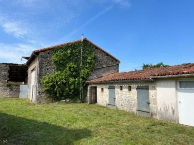 &#8364;65000 - Pretty 3 Bedroom House With Beautiful Garden - Near Nanteuil-en-vallee