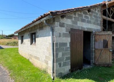 &#8364;112350 - Old Stone House And Outbuildings On 3 Acres