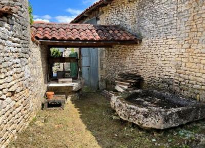 &#8364;91398 - Pretty Old House With Garden And Outbuildings