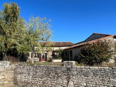 &#8364;180850 - An Attractive 5 Bedroom House With Garden And A Riverside Plot