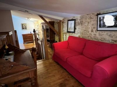 &#8364;228700 - Beautiful Charentaise House With A Pleasant Private Courtyard