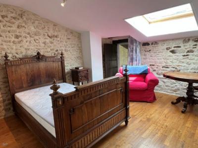 &#8364;228700 - Beautiful Charentaise House With A Pleasant Private Courtyard