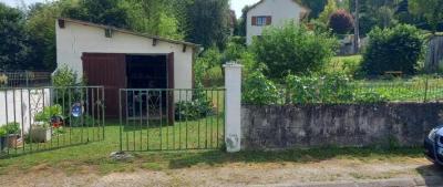 &#8364;164800 - Investment Property With 3 Flats, A Commercial Space And A Building Plot - Charroux