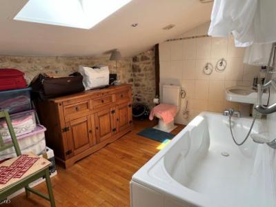 &#8364;228700 - Beautiful Charentaise House With A Pleasant Private Courtyard