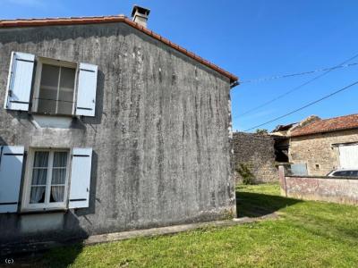 &#8364;65000 - Pretty 3 Bedroom House With Beautiful Garden - Near Nanteuil-en-vallee