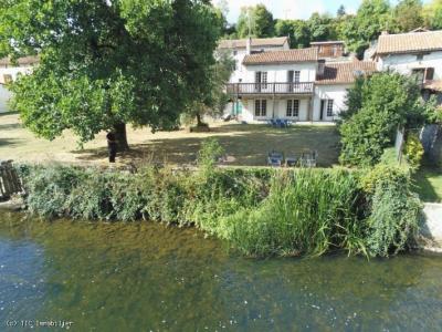 &#8364;265950 - Beautiful Village House On The Edge Of The Charente - Verteuil-sur-charente