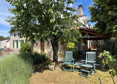 &#8364;249000 - Fabulous 3 Bedroom Character Property With Gorgeous Gardens Leading Towards The Rive