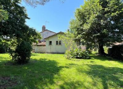 &#8364;112350 - Old Stone House And Outbuildings On 3 Acres