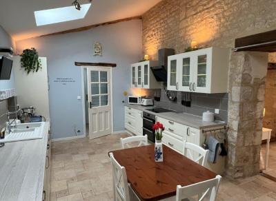 &#8364;249950 - Superb 3 Bedroom Stone House With Heated Swimming Pool