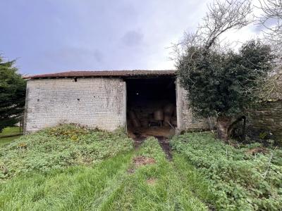 Large Property To Renovate, 15 Minutes From Angouleme.