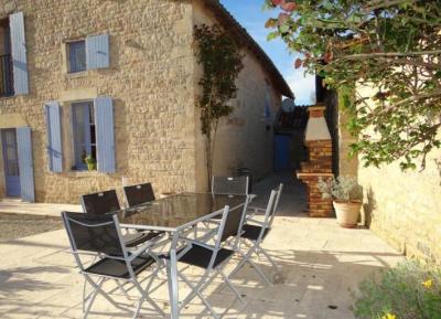 &#8364;319140 - Attractive 4 Bedroom Stone House With Separate Gite And Swimming Pool Near Mansle