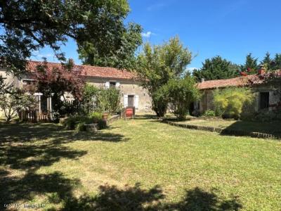 &#8364;304500 - Beautiful Old House With Large Plot And Numerous Outbuildings