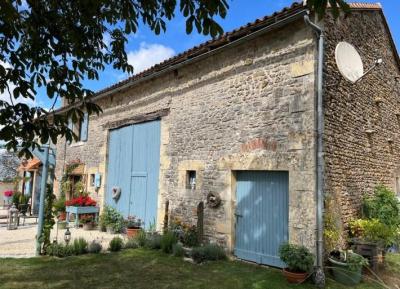 &#8364;234000 - Beautiful Old Detached Stone Property With Barn And Mature Gardens