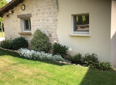 &#8364;249950 - Superb 3 Bedroom Stone House With Heated Swimming Pool