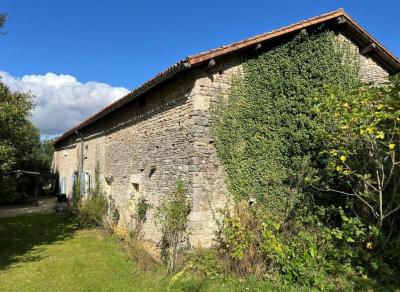 &#8364;271275 - Superb 17th Century \"gentilhommiere\" House With Over 4 Acres Of Land