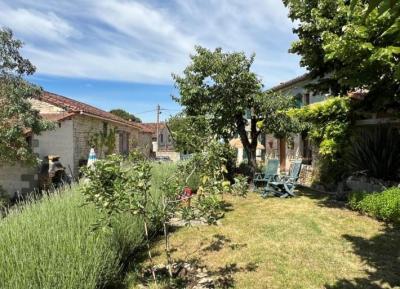 &#8364;249000 - Fabulous 3 Bedroom Character Property With Gorgeous Gardens Leading Towards The Rive