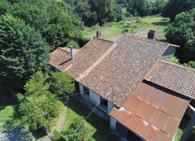 &#8364;112350 - Old Stone House And Outbuildings On 3 Acres