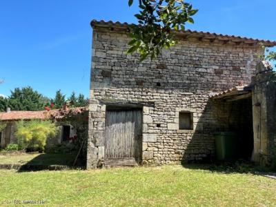 &#8364;304500 - Beautiful Old House With Large Plot And Numerous Outbuildings