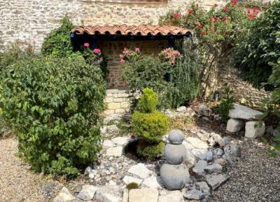 &#8364;228700 - Beautiful Charentaise House With A Pleasant Private Courtyard