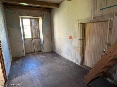 &#8364;196800 - Old 3-bedroom House + 2 Houses To Renovate With Garden And Outbuilding