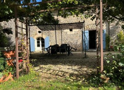 &#8364;271275 - Superb 17th Century \"gentilhommiere\" House With Over 4 Acres Of Land