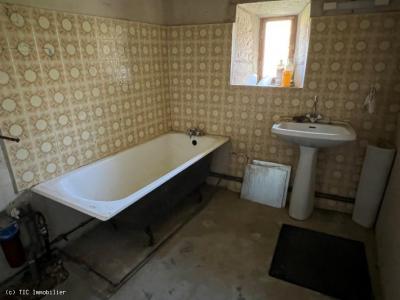 &#8364;117000 - Old 3-bedroom House + 2 Houses To Renovate With Garden And Outbuilding