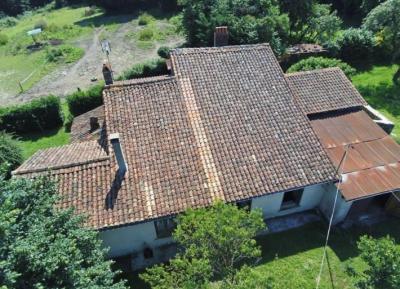 &#8364;112350 - Old Stone House And Outbuildings On 3 Acres