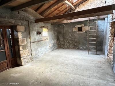 &#8364;117000 - Old 3-bedroom House + 2 Houses To Renovate With Garden And Outbuilding