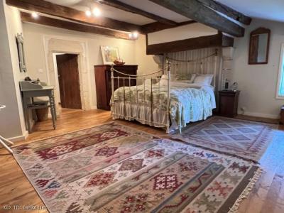 &#8364;315750 - 17th Century Unique \"relais De Poste\" Offering 4 Bedrooms And Heaps Of Character