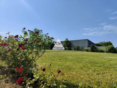 Ensemble Immobilier Avec Plus D\'un Hectare Constructible Au Coeur De Mire