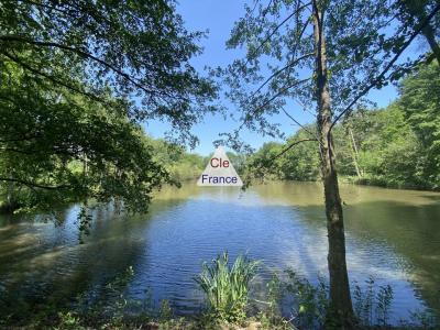 Proche Gien à 1:40 De Paris Sud Bel Etang Dans Cadre Boise