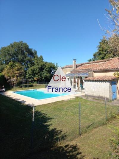 Maison De Campagne Avec Vue Dominante, Piscine Et Dependances