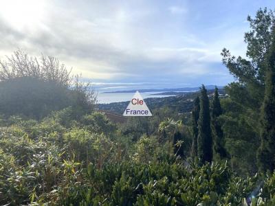 Dans Un Cadre Verdoyant Avec Vue Mer Et Collines