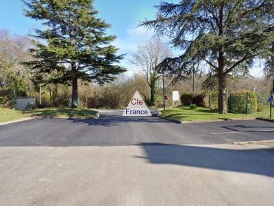 Chalet Et Abris De Jardin Sur Terrain Individuel Dans Parc Residentiel Privatif