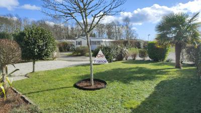 Chalet Et Abris De Jardin Sur Terrain Individuel Dans Parc Residentiel Privatif