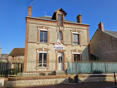 Vaste Maison Bourgeoise à Vendre à Gondreville 45