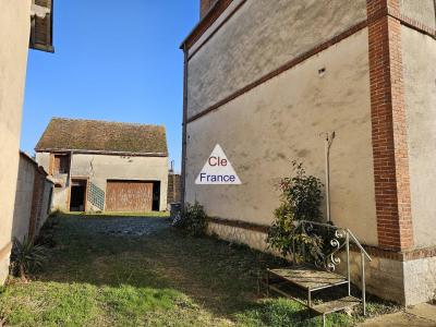 Vaste Maison Bourgeoise à Vendre à Gondreville 45