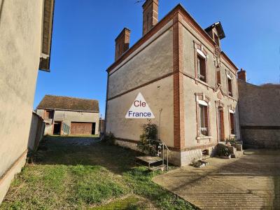 Vaste Maison Bourgeoise à Vendre à Gondreville 45