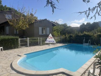 Maison Sur 3294 M² De Terrain Avec Piscine