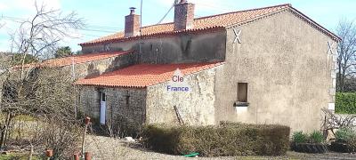 A Proximite De La Mer, Maison En Pierre A Renover Avec Grange Et Grand Terrain.