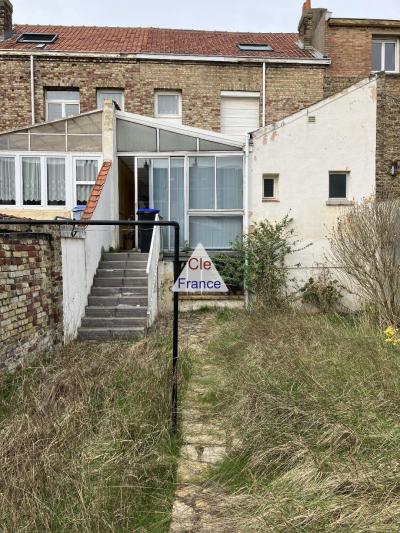 Au Calme, à Proximite De Tous Commerces Et Des Ecoles,une Maison De 6 Pieces , Veranda Et Deux Garag