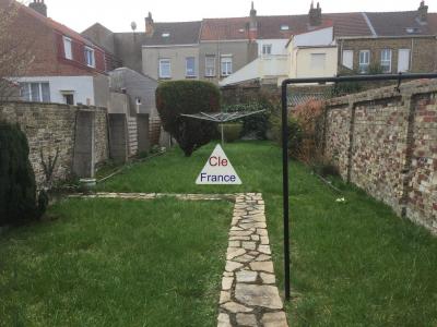 Au Calme, à Proximite De Tous Commerces Et Des Ecoles,une Maison De 6 Pieces , Veranda Et Deux Garag