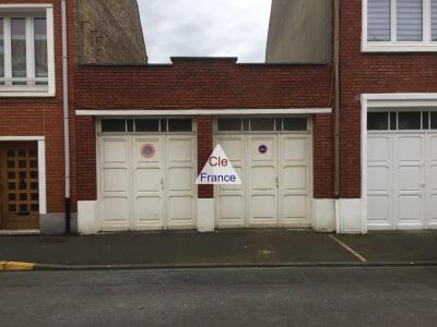 Au Calme, à Proximite De Tous Commerces Et Des Ecoles,une Maison De 6 Pieces , Veranda Et Deux Garag