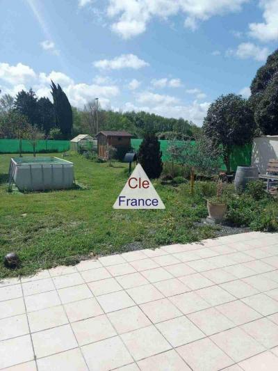 A 6 Km De Matha, Jolie Maison De Plain-pied Avec Jardin Et 2 Garages