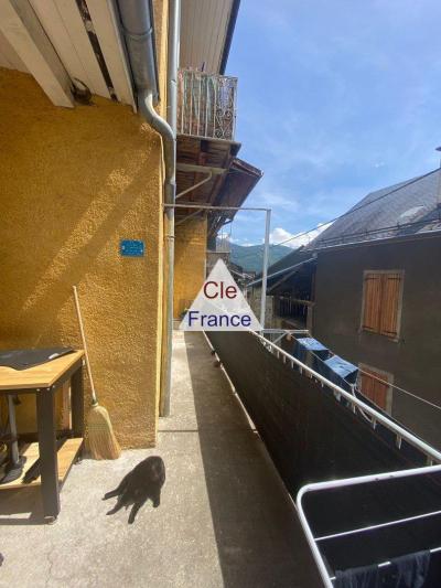 Gresy-sur-isere (73460) : T3 En Rez-de-chaussee Avec Grande Terrasse, Balcon Et Cave