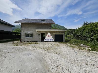 Tours-en-savoie (73790) : Maison T4 De 2023 Avec Garage Et Jardin