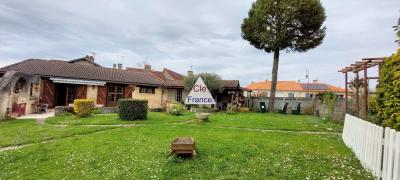 Maison De Bourg De Caractere De Bourg Avec Terrain Et Dependances à Mensignac !